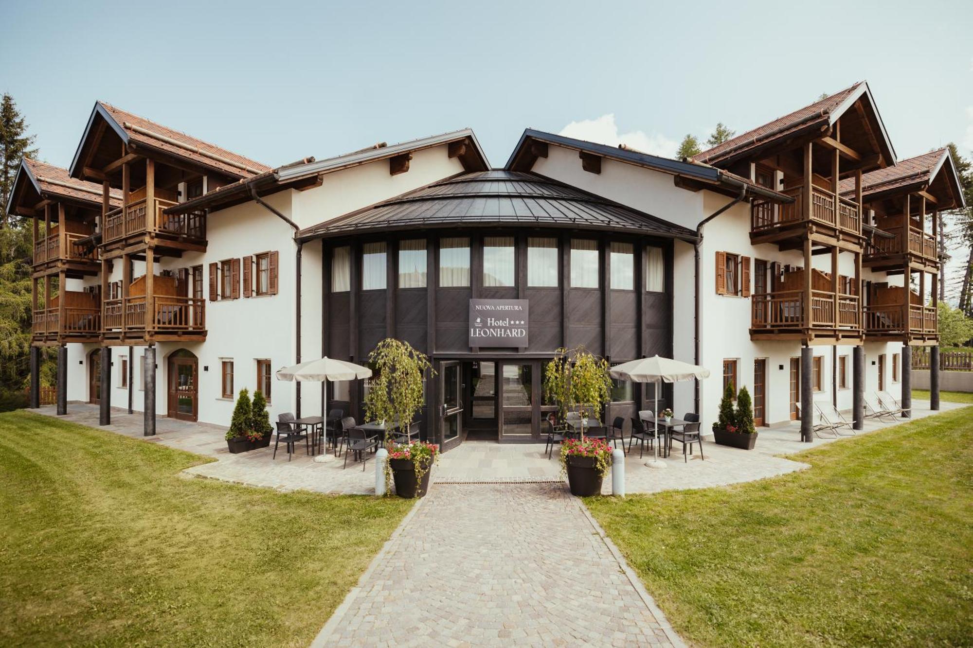 Hotel Leonard Нова-Поненте Экстерьер фото