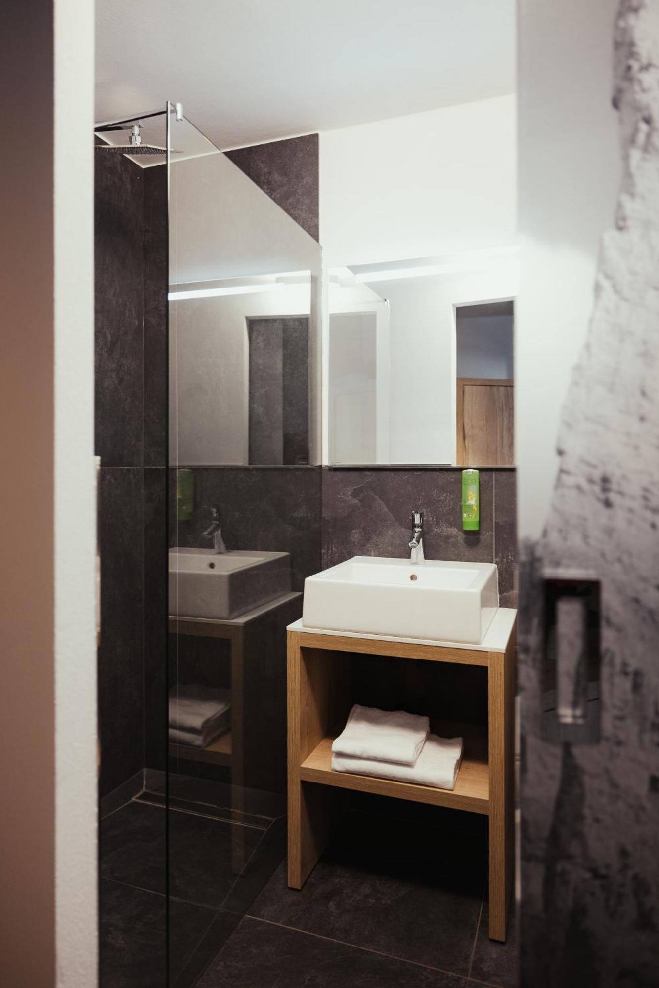 Hotel Leonard Нова-Поненте Экстерьер фото