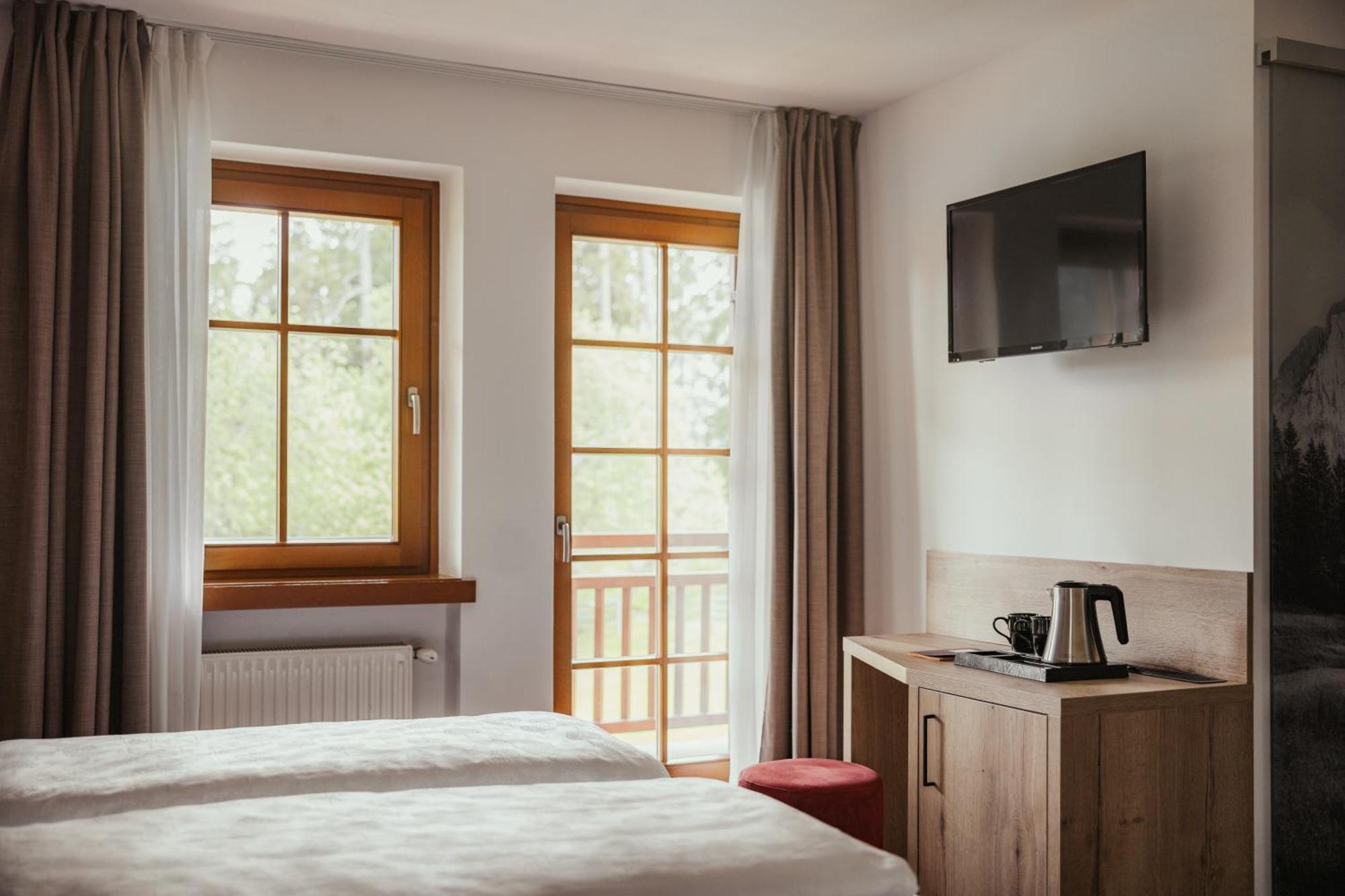 Hotel Leonard Нова-Поненте Экстерьер фото