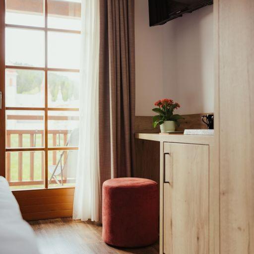 Hotel Leonard Нова-Поненте Экстерьер фото