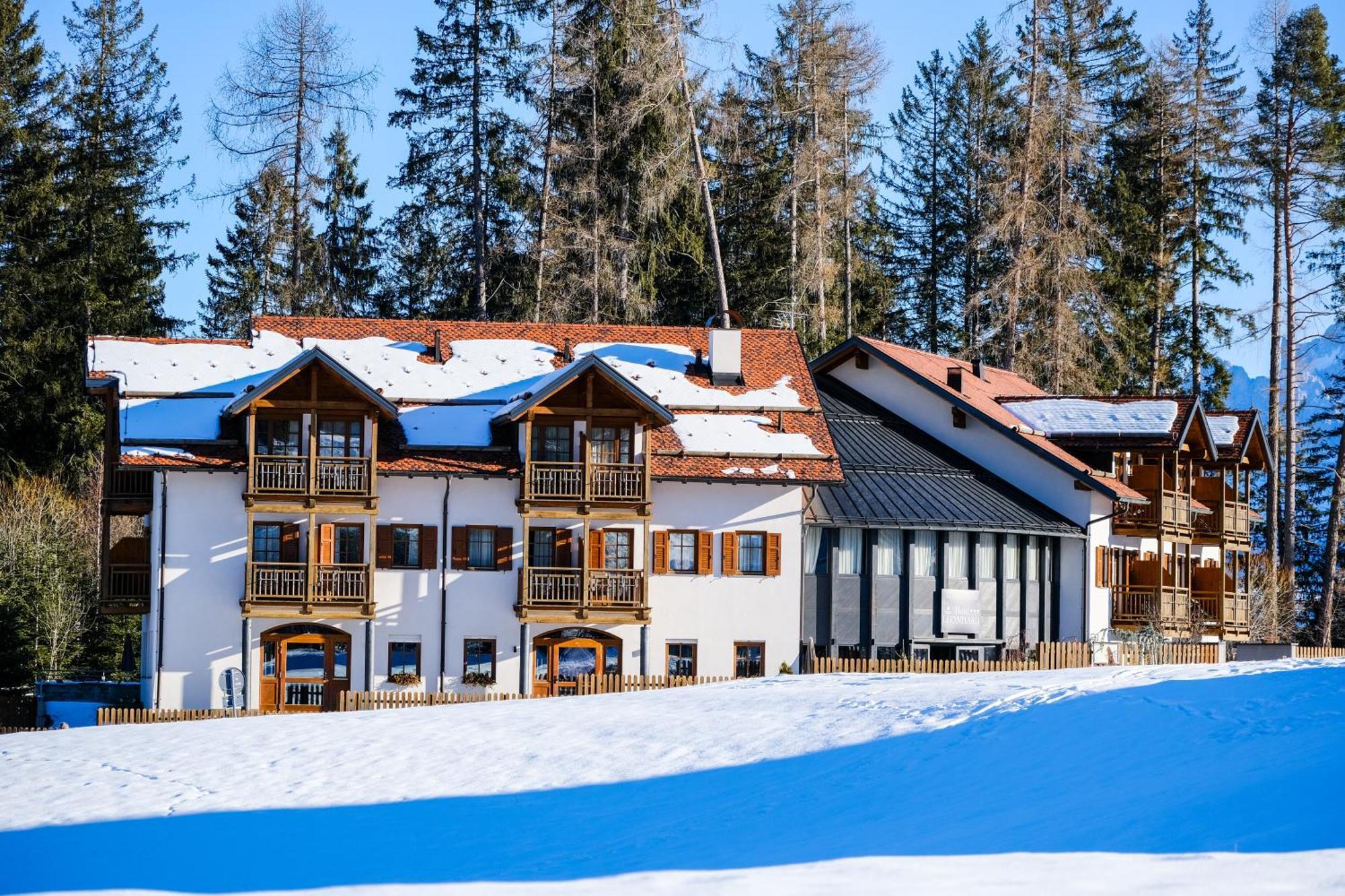 Hotel Leonard Нова-Поненте Экстерьер фото
